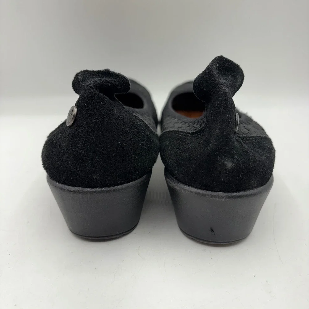 Bernie Mev Black Woven Wedge ‎ Suede Accent Slip On Shoes Womens Size 8